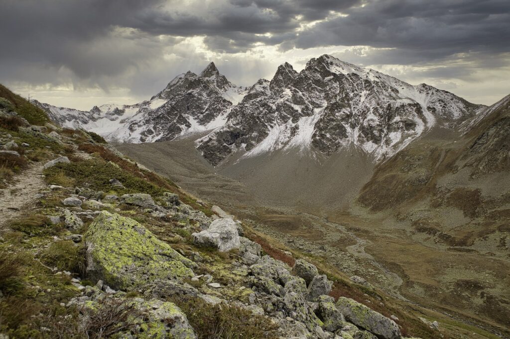 How Long Is The Devils Head Trail?